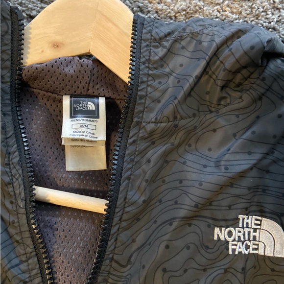 Men’s NorthFace Jacket - Picture 2 of 3
